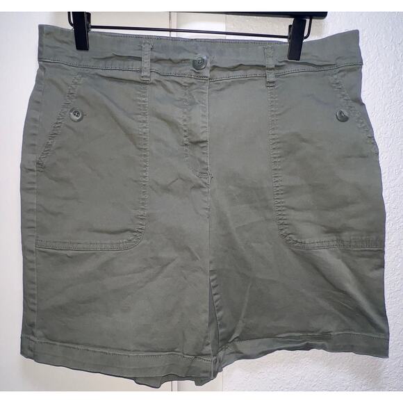 Briggs Chino Style Shorts Khaki Green Women’s SIZE 12 Mid Thigh Length - Picture 1 of 4